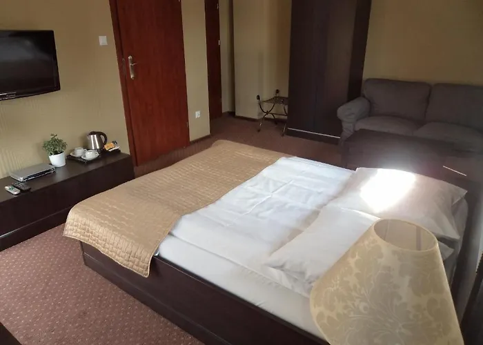 Siedem Swierkow B&B 슈체시네크